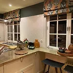 Wood Side Avec Piscine Динан