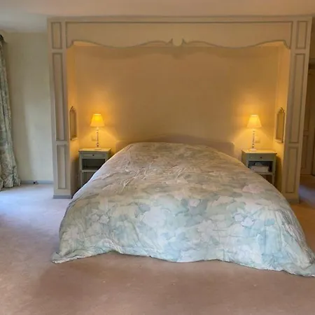 Wood Side Avec Piscine Villa